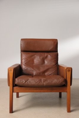 Hans J. Wegner AP62 lænestol i teak og læder