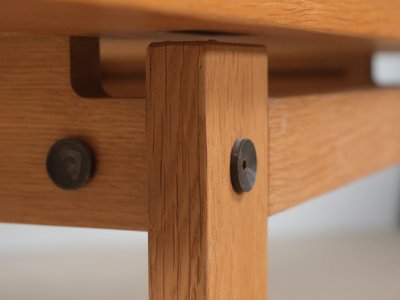 Spisebord af Tage Poulsen i eg