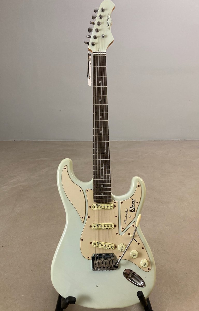 Burns London Cobra elguitar med vibratoarm