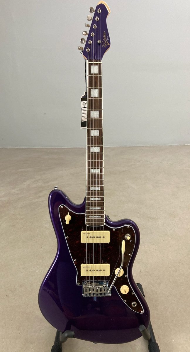 Revelation RVJT Elguitar Offset Design med ATN-5 Elektronik