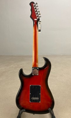 Burns SSJ Elguitar Rød/Sort Sunburst med Tremolo