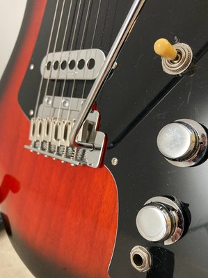 Burns SSJ Elguitar Rød/Sort Sunburst med Tremolo