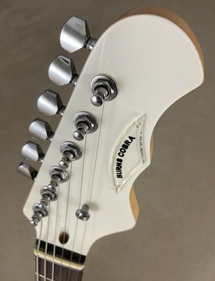 Burns Cobra White Elektrisk Guitar i Klassisk Vintage Design