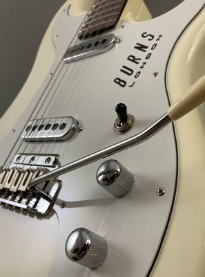 Burns SSJ Six Bass Vintage White Short Scale Baritone Bass / Bass VI Style
