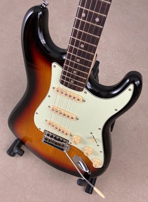 Revelation Strat-style Elguitar Sunburst Mint Green Pickguard