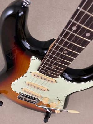 Revelation Strat-style Elguitar Sunburst Mint Green Pickguard