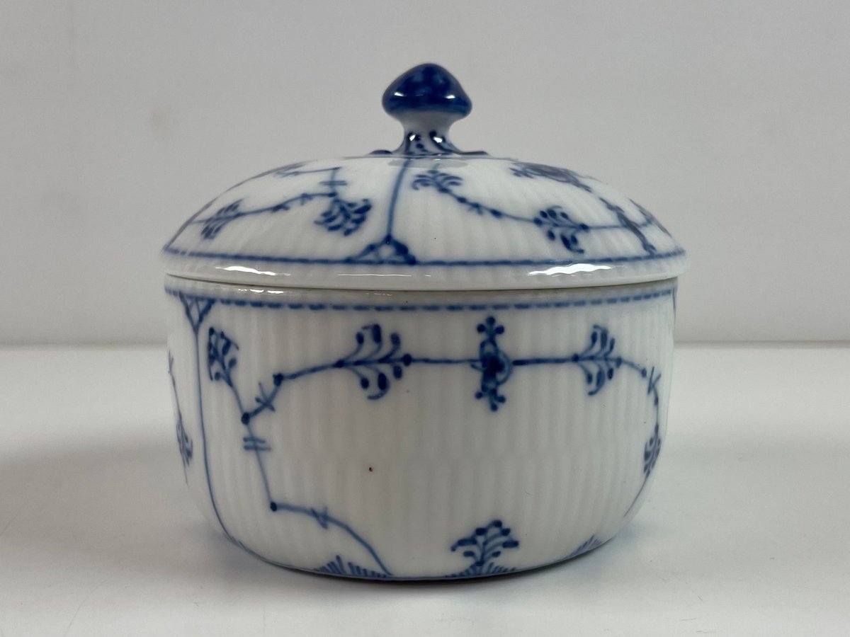 Sjælden Royal Copenhagen skål med låg nr. 240