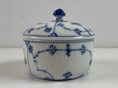 Sjælden Royal Copenhagen skål med låg nr. 240