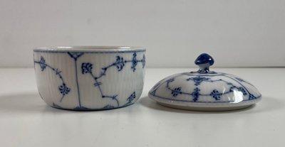 Sjælden Royal Copenhagen skål med låg nr. 240