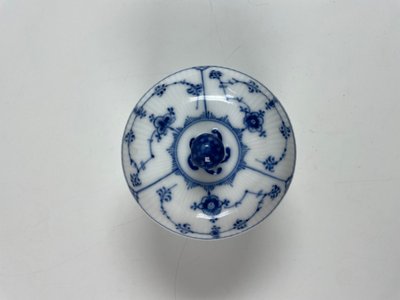 Sjælden Royal Copenhagen skål med låg nr. 240