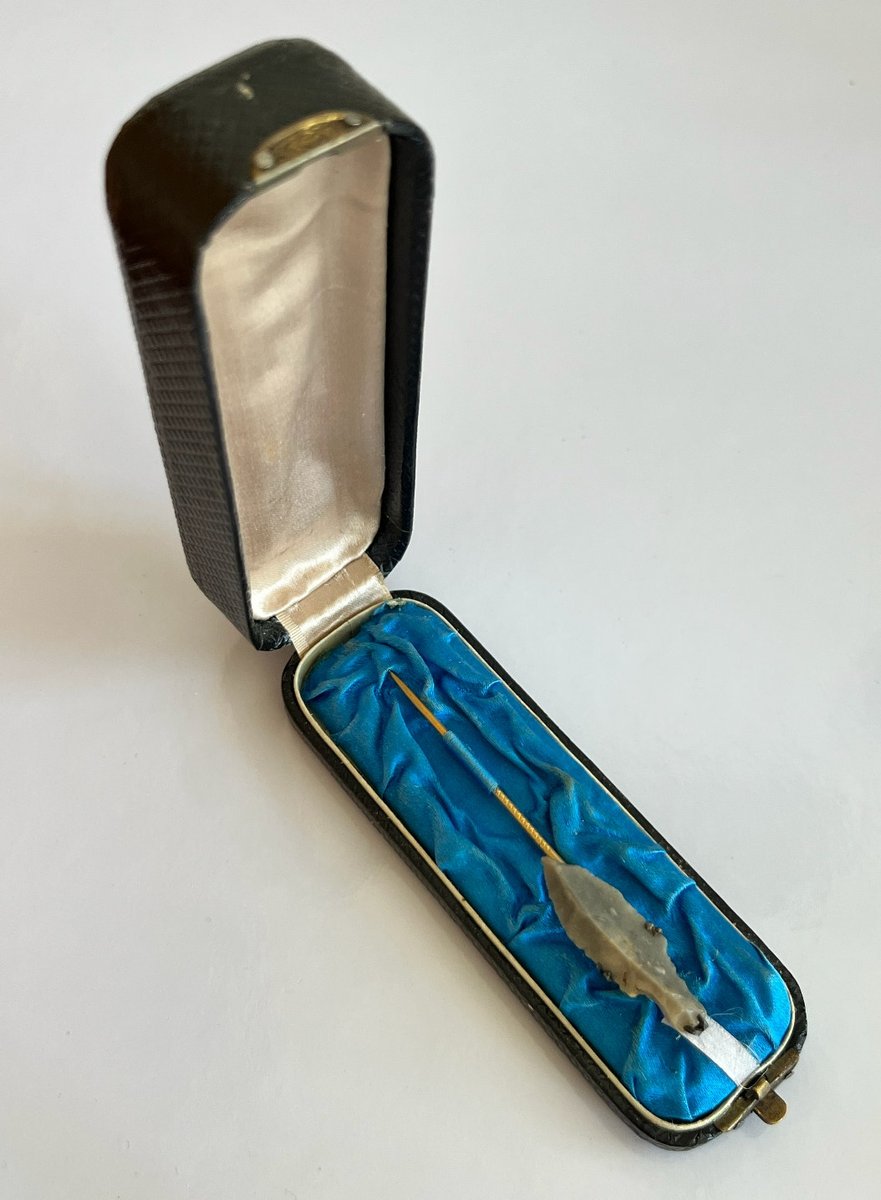 Pin med økse af flint