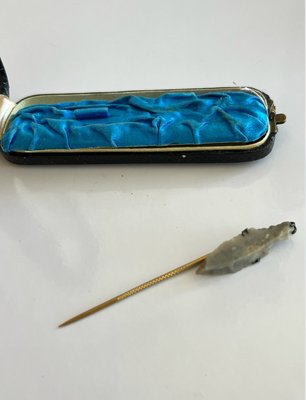 Pin med økse af flint