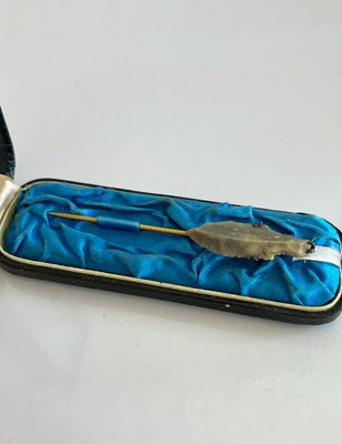 Pin med økse af flint