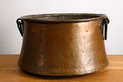 Stor antik kobber kedel
