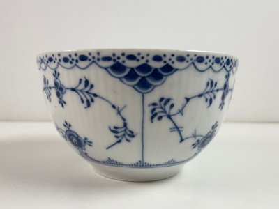 Royal Copenhagen skål nr. 592