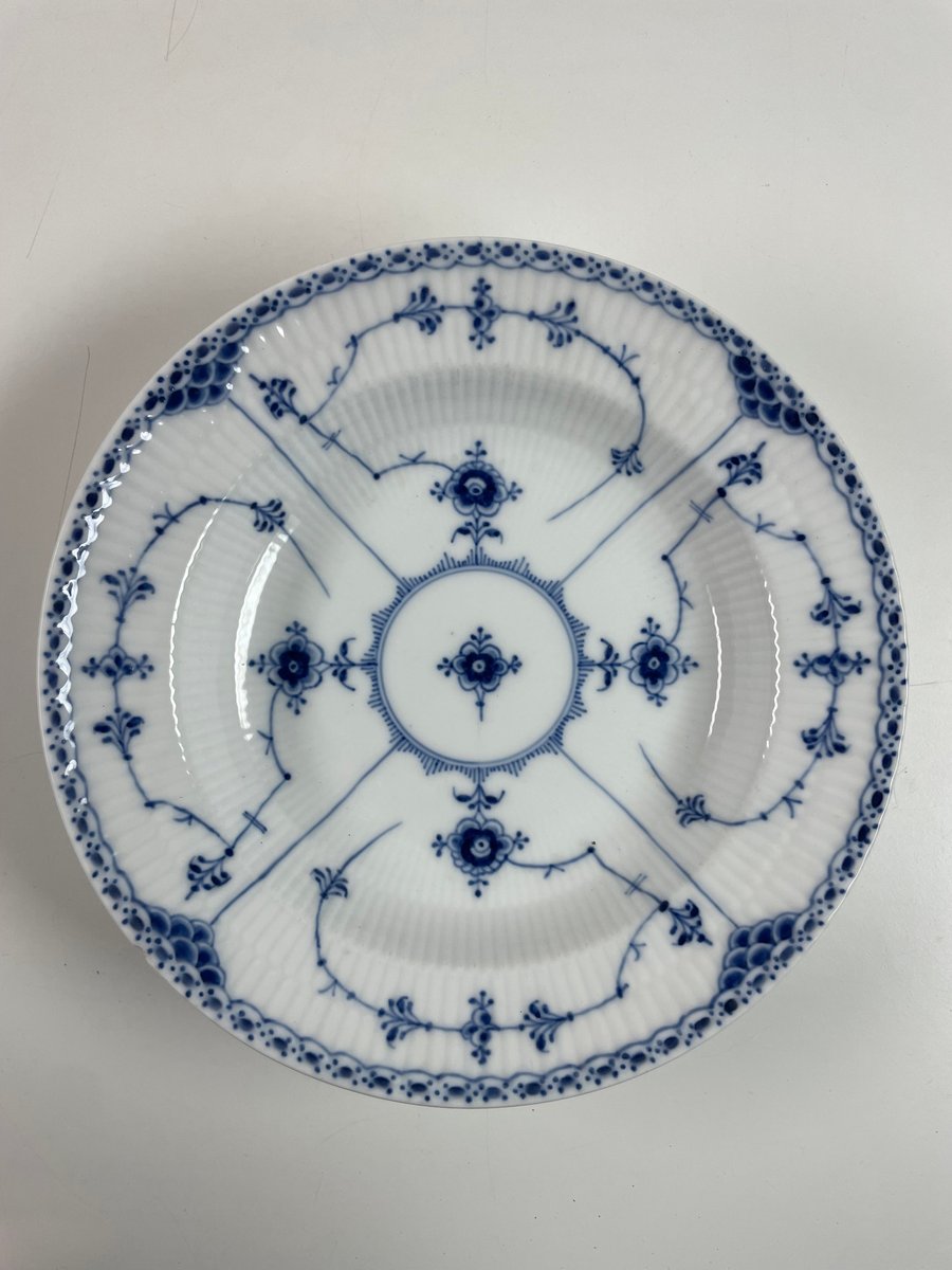 Royal Copenhagen dybetallerkner nr. 565