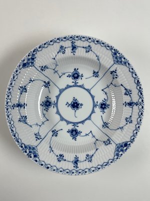 24 stk Royal Copenhagen dybetallerkner nr. 566