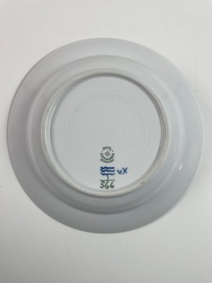 24 stk Royal Copenhagen dybetallerkner nr. 566