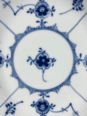 24 stk Royal Copenhagen dybetallerkner nr. 566