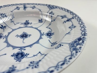 24 stk Royal Copenhagen dybetallerkner nr. 566