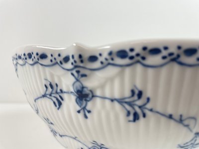 Sjælden royal Copenhagen skål nr. 632 halvblonde.