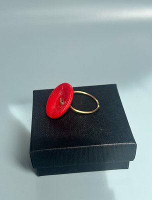 Mette Saabye ring i 18 kt guld.