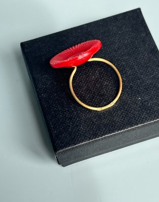 Mette Saabye ring i 18 kt guld.