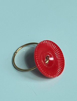 Mette Saabye ring i 18 kt guld.
