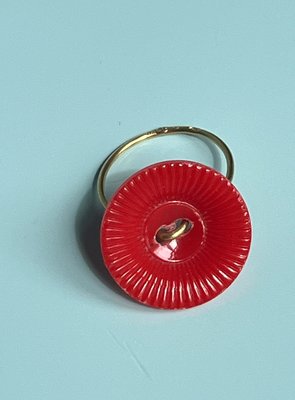 Mette Saabye ring i 18 kt guld.