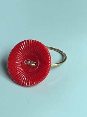 Mette Saabye ring i 18 kt guld.