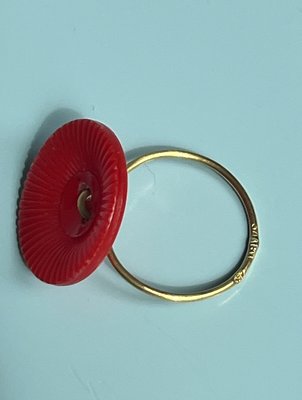Mette Saabye ring i 18 kt guld.