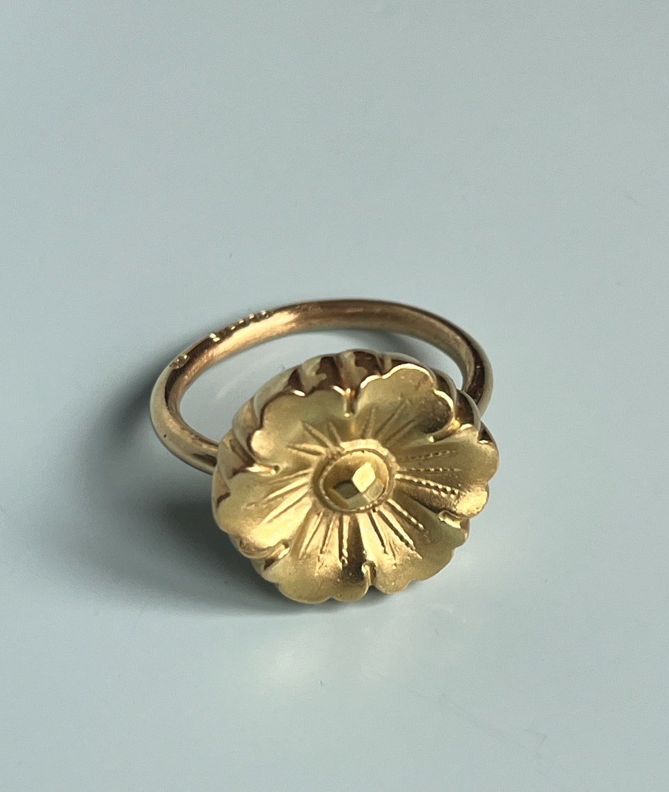 Mette Saabye blomster ring i 18 kt guld