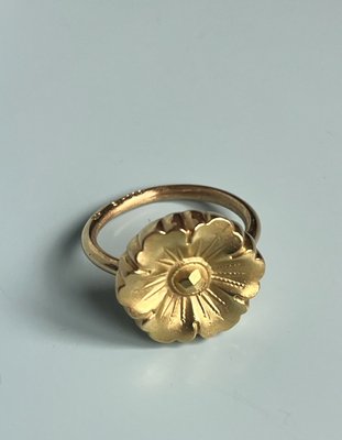 Mette Saabye blomster ring i 18 kt guld