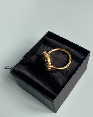 Mette Saabye blomster ring i 18 kt guld