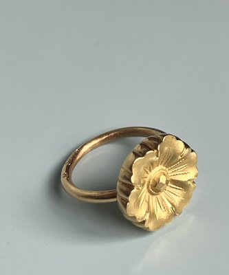 Mette Saabye blomster ring i 18 kt guld