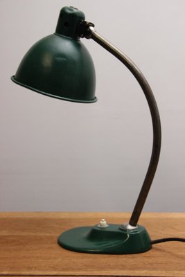 Skrivebordslampe i mørkegrøn