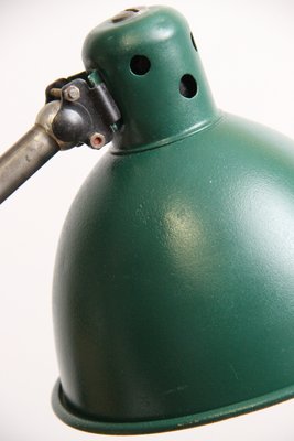 Skrivebordslampe i mørkegrøn