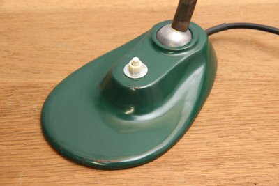 Skrivebordslampe i mørkegrøn