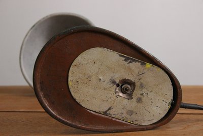 Skrivebordslampe i mørkegrøn