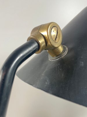 bordlampe med kegleformet metal skærm