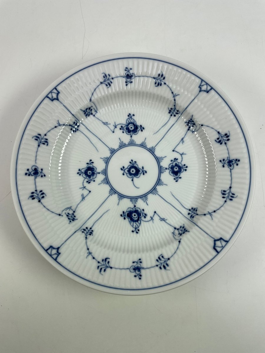 Royal Copenhagen Musselmalet Riflet middagstallerken nr. 175