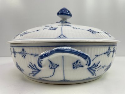 Royal Copenhagen Musselmalet Riflet skål med låg nr. 277