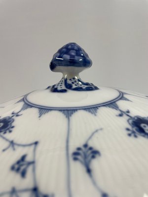 Royal Copenhagen Musselmalet Riflet skål med låg nr. 277