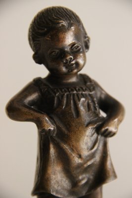 Bronzefigur af pige