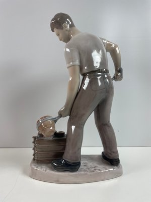 Bing & Grøndahl Jernstøber nr. 2335 Porcelænsfigur af Svend Jespersen