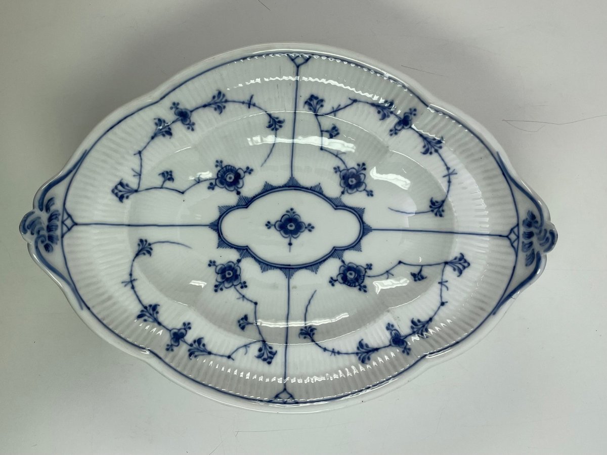 Royal Copenhagen Musselmalet Riflet fad nr. 2