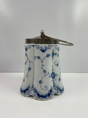 Antik krukke af porcelæn