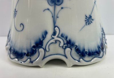 Antik krukke af porcelæn