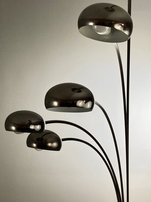 Gulvlampe i krom stål og marmor