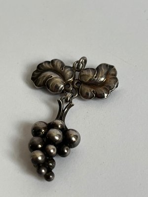 Georg Jensen broche vedhæng grapes vindruer vindrue vedhæng druer i sølv.